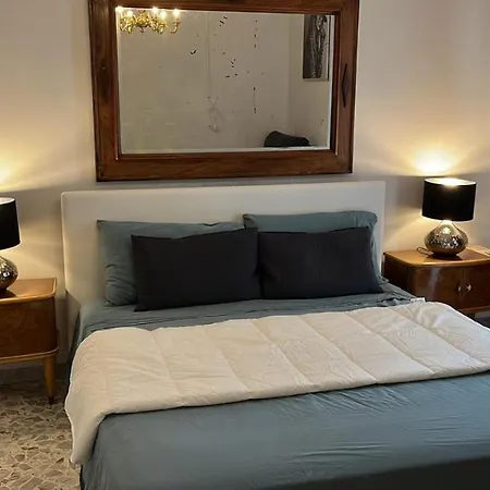 Apartment Casa Vacanze Cado Dalle Nubi 2 Ampie Stanze In 4-6 Posti Letto 1 Bagno Privato E Balconi Ideale Per Famiglie E Gruppo Di Amici