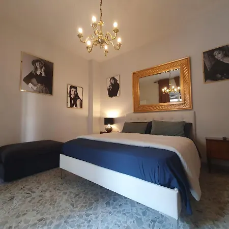 Casa Vacanze Cado Dalle Nubi 2 Ampie Stanze In 4-6 Posti Letto 1 Bagno Privato E Balconi Ideale Per Famiglie E Gruppo Di Amici Appartement *