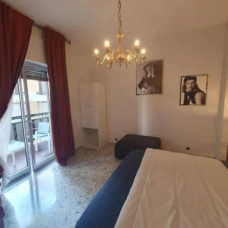 Casa Vacanze Cado Dalle Nubi 2 Ampie Stanze In 4-6 Posti Letto 1 Bagno Privato E Balconi Ideale Per Famiglie E Gruppo Di Amici Appartement