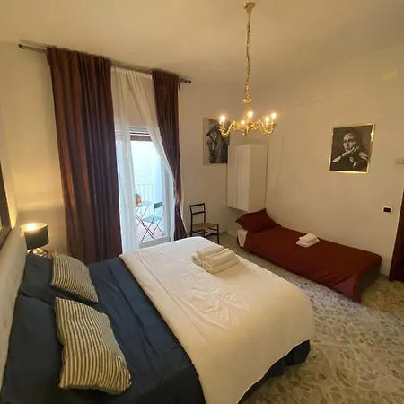 Appartement Casa Vacanze Cado Dalle Nubi 2 Ampie Stanze In 4-6 Posti Letto 1 Bagno Privato E Balconi Ideale Per Famiglie E Gruppo Di Amici *