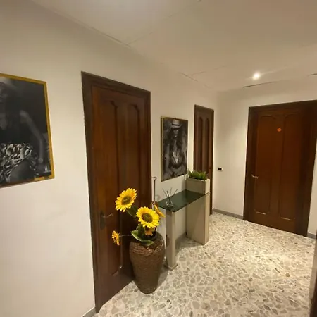 Casa Vacanze Cado Dalle Nubi 2 Ampie Stanze In 4-6 Posti Letto 1 Bagno Privato E Balconi Ideale Per Famiglie E Gruppo Di Amici Appartement Bari