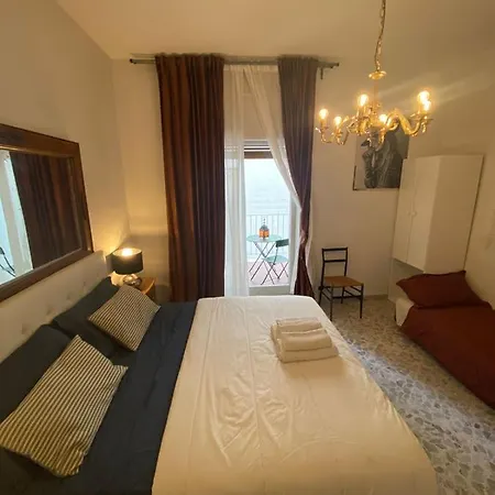 Appartement Casa Vacanze Cado Dalle Nubi 2 Ampie Stanze In 4-6 Posti Letto 1 Bagno Privato E Balconi Ideale Per Famiglie E Gruppo Di Amici *