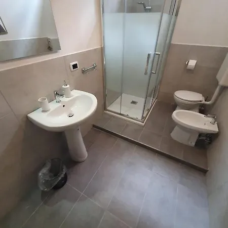 Apartment Casa Vacanze Cado Dalle Nubi 2 Ampie Stanze In 4-6 Posti Letto 1 Bagno Privato E Balconi Ideale Per Famiglie E Gruppo Di Amici Bari